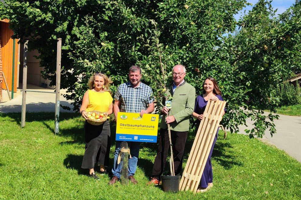 PR Foto querr Moststrasse_2025 @NLK Obstbaumpflanzaktion
